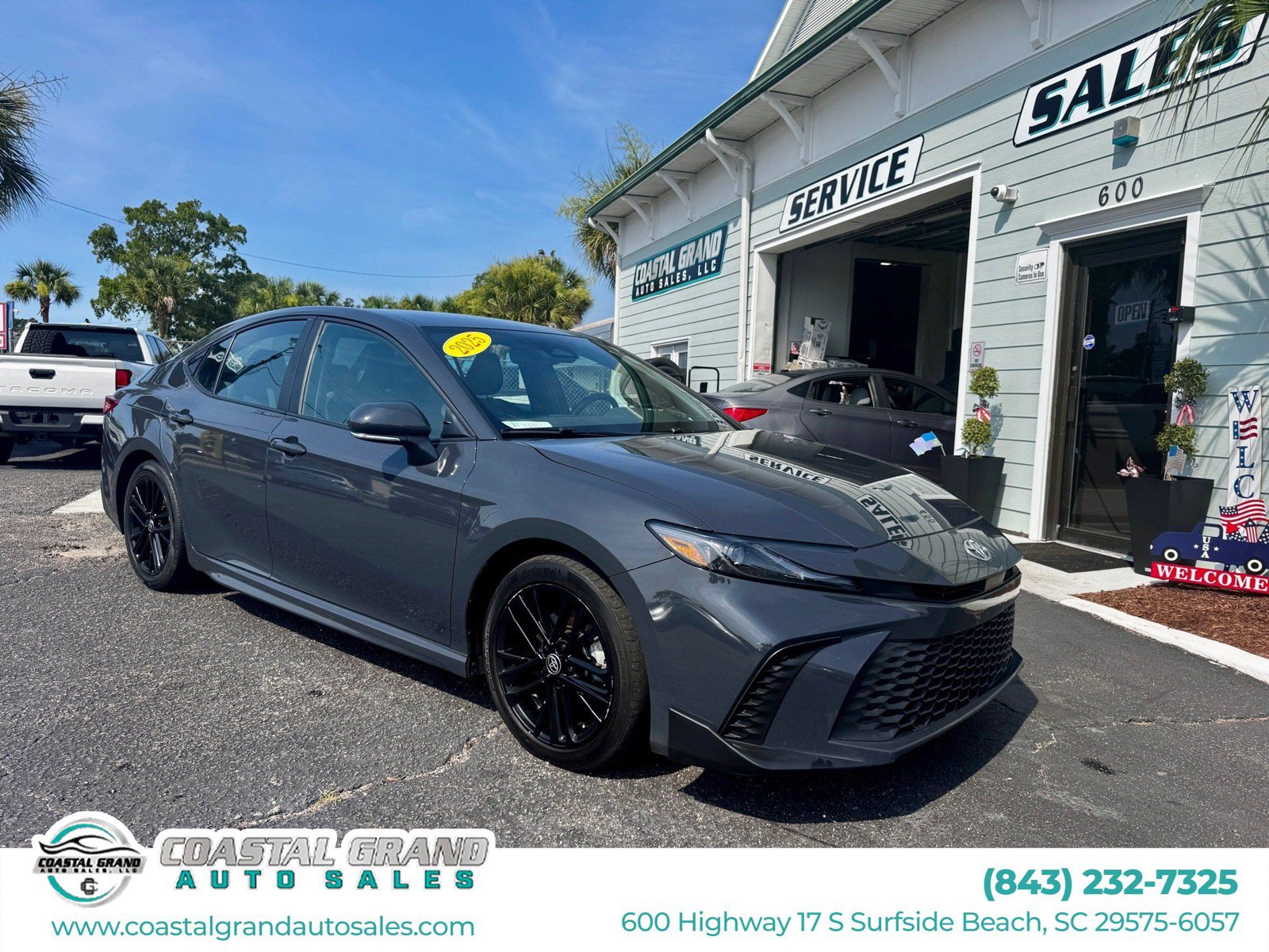 Used 2025 Toyota Camry SE w/ Multimedia Upgrade Package FWD image 1