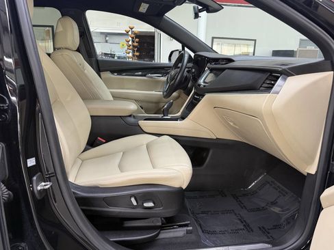 Used 2018 Cadillac XT5 FWD image 17