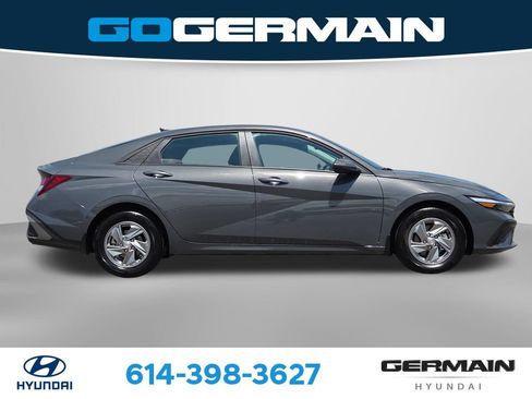 Used 2025 Hyundai Elantra SE FWD image 7