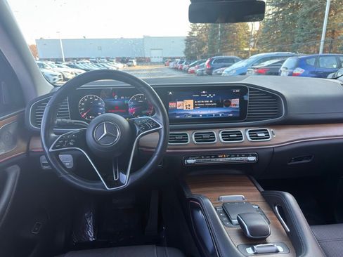Used 2024 Mercedes-Benz GLS 450 4MATIC image 10