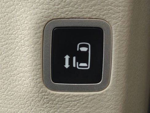 Used 2021 Chrysler Pacifica Touring-L FWD image 62