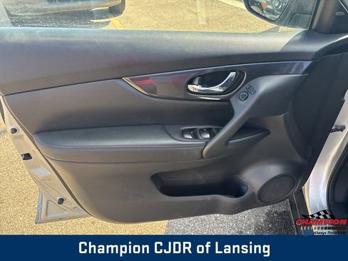 Used 2019 Nissan Rogue SV FWD image 14