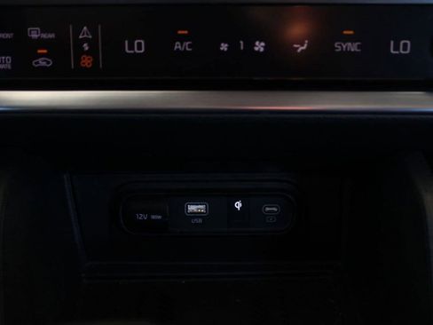 Used 2025 Kia Sportage EX FWD image 23