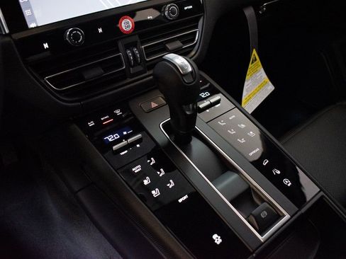 New 2026 Porsche Macan image 27