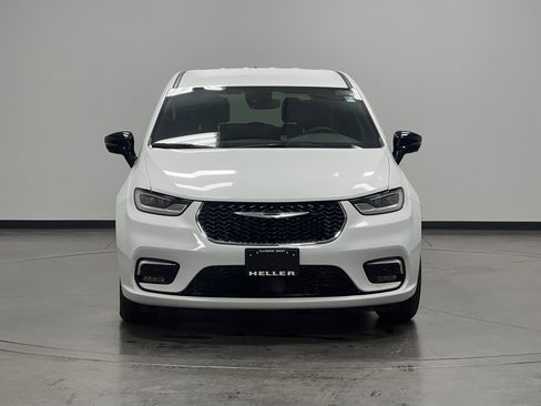 New 2026 Chrysler Pacifica Select image 3