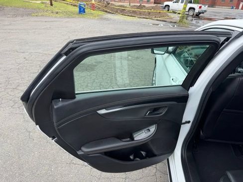 Used 2019 Chevrolet Impala LT FWD image 17