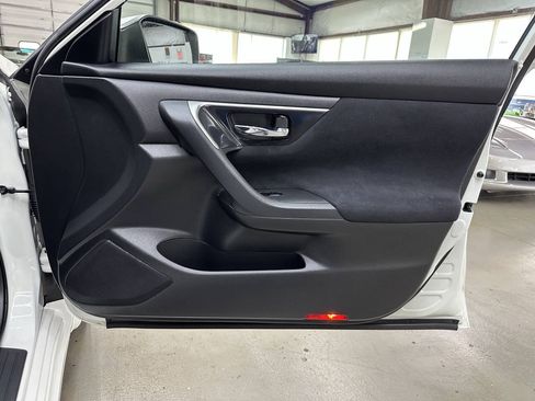 Used 2014 Nissan Altima 2.5 S w/ Display Audio Package FWD image 16