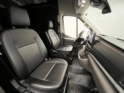 New 2026 Ford Transit 250 148 Medium Roof w/ Load Area Protection Package RWD image 28