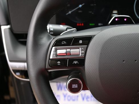 Used 2025 Hyundai Ioniq 5 SEL image 17