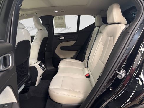 Used 2024 Volvo XC40 B5 Plus w/ Climate Package AWD/4WD image 12