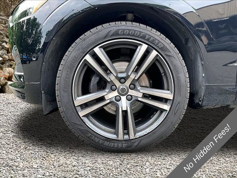 Used 2018 Volvo XC60 T5 Momentum w/ Vision Package AWD/4WD image 9