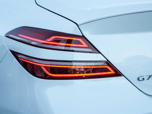 Used 2025 Genesis G70 2.5T image 9