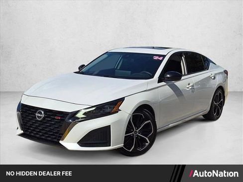 Used 2024 Nissan Altima 2.5 SR w/ SR Premium Package FWD image 1