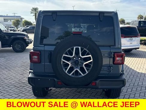 Used 2026 Jeep Wrangler Unlimited Sahara AWD/4WD image 8