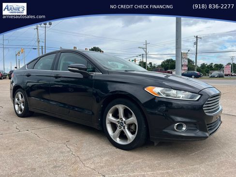 Used 2014 Ford Fusion SE FWD image 2