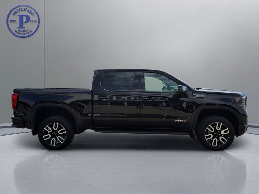 Used 2023 GMC Sierra 1500 AT4 w/ AT4 Premium Package AWD/4WD image 8