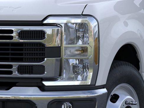 New 2026 Ford F350 XL w/ XL Chrome Package image 18