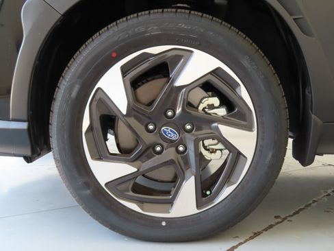 New 2025 Subaru Crosstrek 2.5i Limited w/ Crosstrek Mirror Package image 29