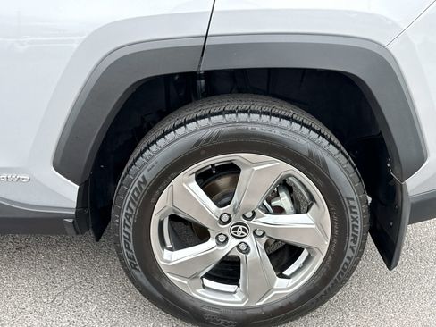 Used 2021 Toyota RAV4 XLE Premium AWD/4WD image 7