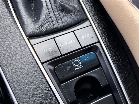 Used 2020 Toyota Avalon Limited image 33