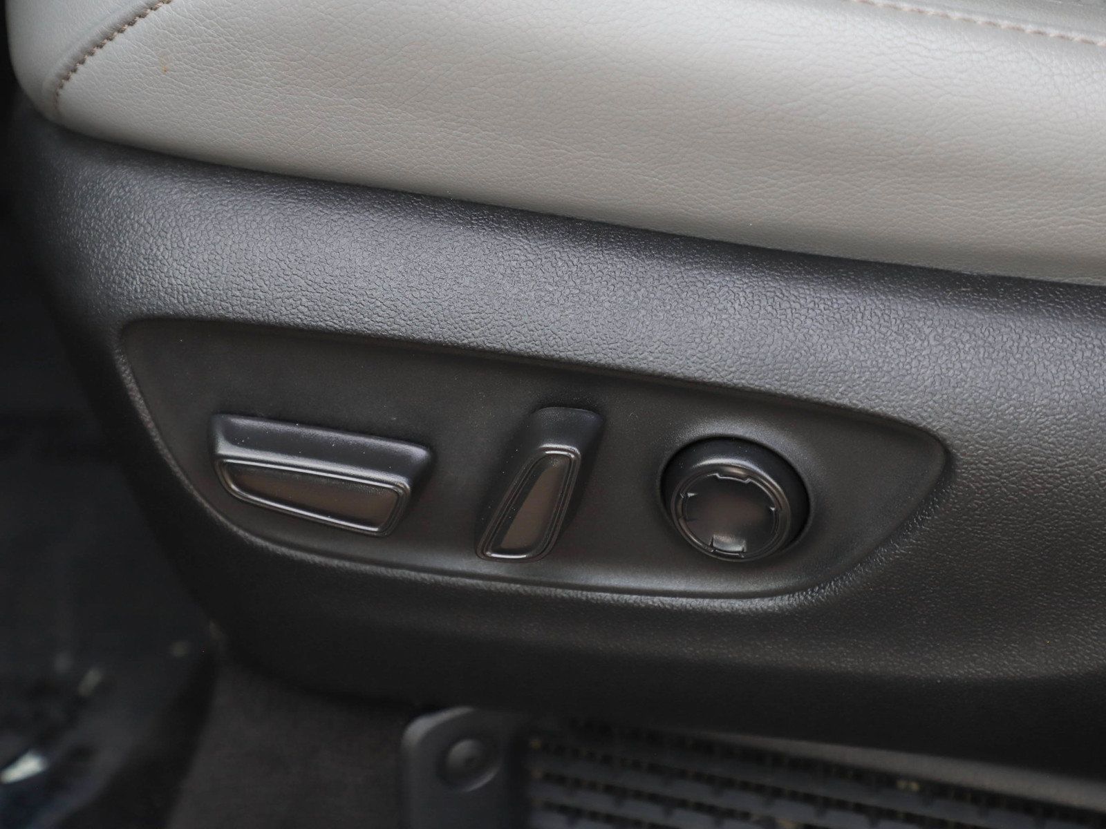 Used 2024 Toyota Sienna Limited AWD/4WD image 26