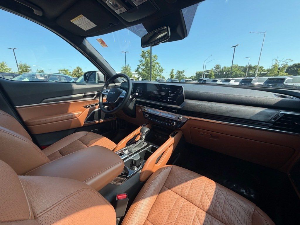 Used 2025 Kia Telluride AWD image 11