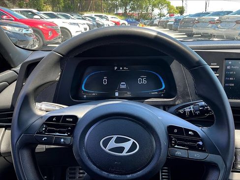Used 2025 Hyundai Elantra Sport FWD image 16