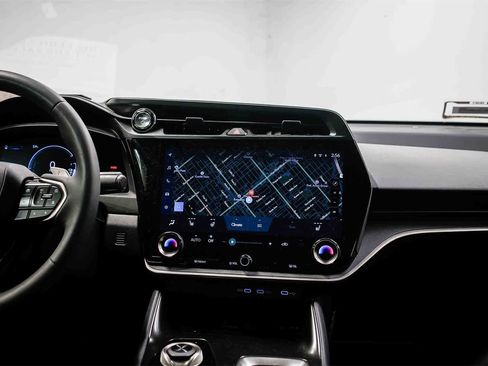 Used 2025 Lexus RZ 300e image 12