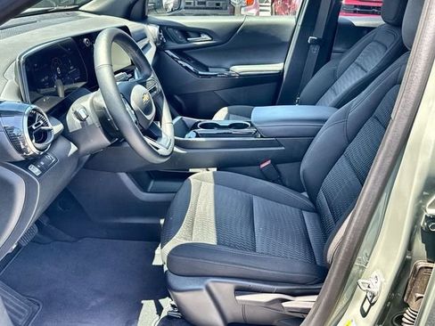 New 2025 Chevrolet Equinox LT image 42