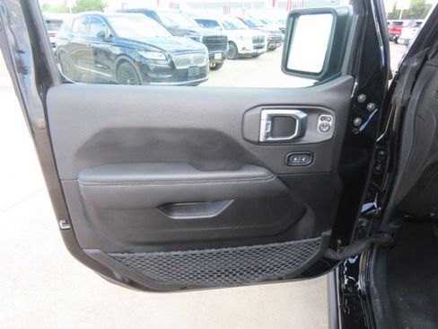 Used 2022 Jeep Wrangler Unlimited Sahara w/ Cold Weather Group AWD/4WD image 22