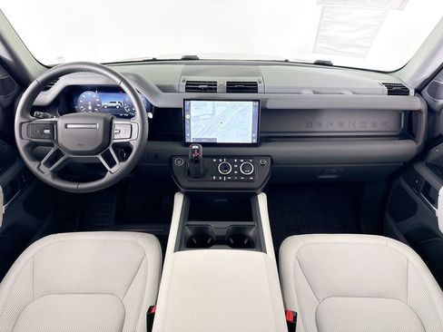 Used 2025 Land Rover Defender 110 X-Dynamic SE image 9