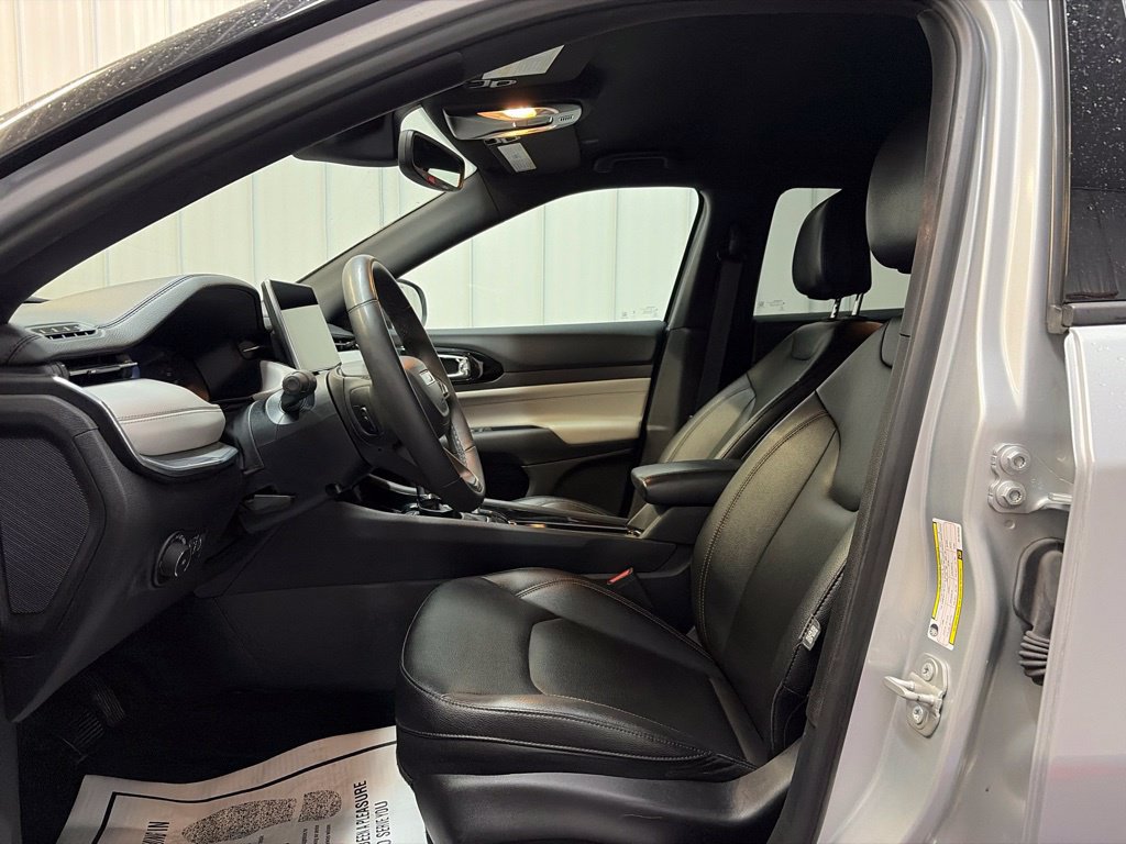 Used 2024 Jeep Compass Limited AWD/4WD image 12