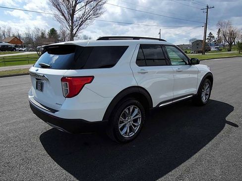 Used 2022 Ford Explorer XLT w/ Equipment Group 202A AWD/4WD image 8