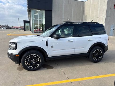 Certified 2025 Ford Bronco Sport Outer Banks w/ Outer Banks Tech Package+ AWD/4WD image 9