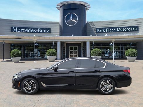 Used 2021 BMW 530i w/ Convenience Package image 3