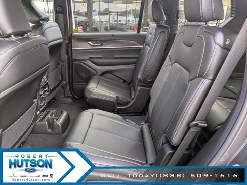 New 2025 Jeep Grand Cherokee L Limited w/ Luxury Tech Group II RWD image 15