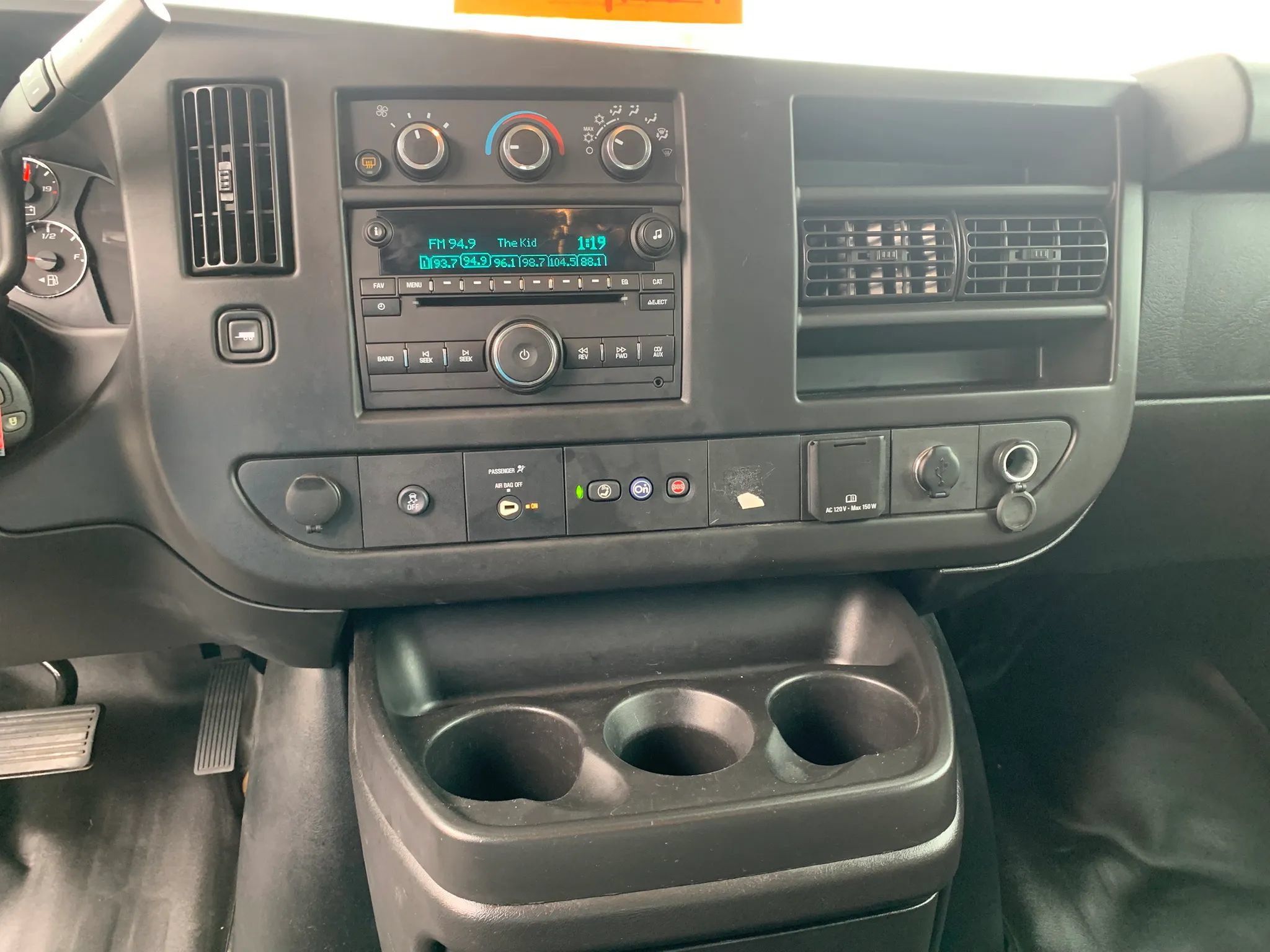 Used 2018 Chevrolet Express 3500 Extended w/ Driver Convenience Package RWD image 15