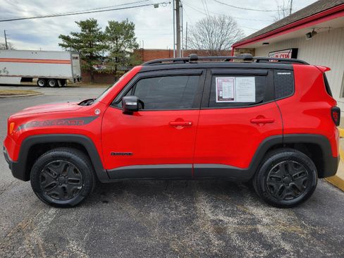 Used 2017 Jeep Renegade Trailhawk AWD/4WD image 12