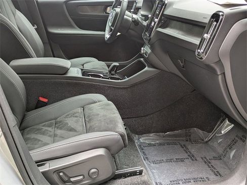 Certified 2023 Volvo XC40 Recharge Ultimate image 27