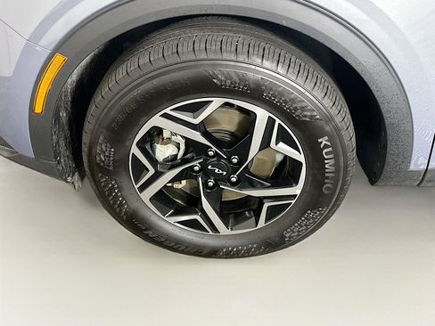 Used 2025 Kia Sportage LX image 11