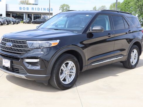Used 2023 Ford Explorer XLT w/ Equipment Group 202A image 2