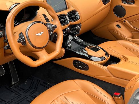 Used 2023 Aston Martin V8 Vantage Roadster RWD image 2