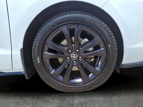 Used 2023 Toyota Sienna XSE FWD image 9
