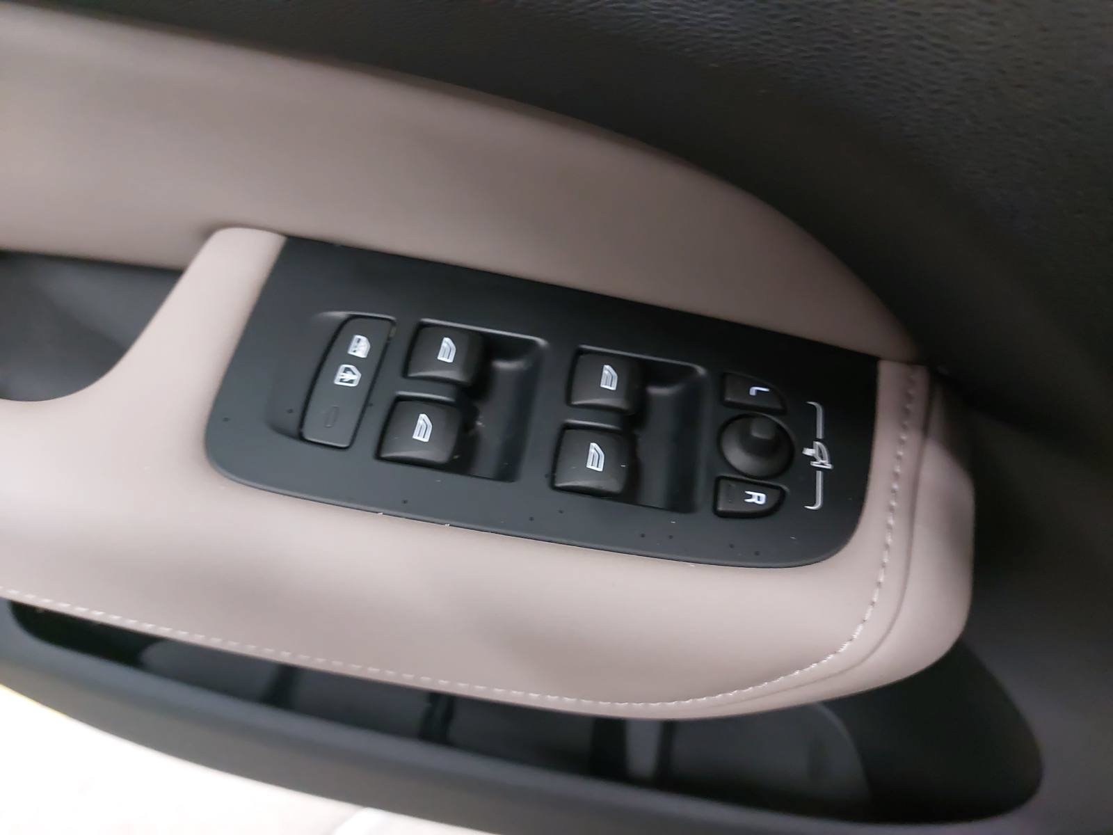 Used 2026 Volvo XC60 B5 Core AWD/4WD image 28