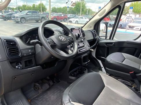 Used 2025 RAM ProMaster 2500 w/ Convenience Group FWD image 13