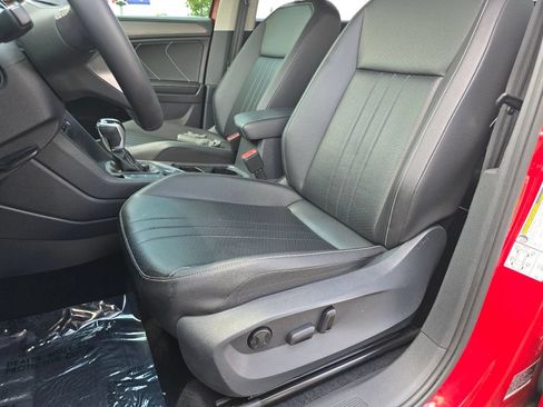 Used 2022 Volkswagen Tiguan SE AWD/4WD image 34