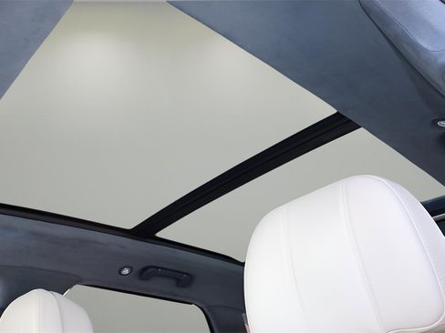 New 2025 Bentley Bentayga Azure V8 image 33