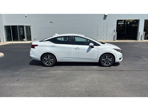 Used 2025 Nissan Versa SV FWD image 7