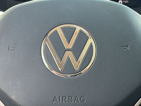 Used 2023 Volkswagen Atlas SE AWD/4WD image 17