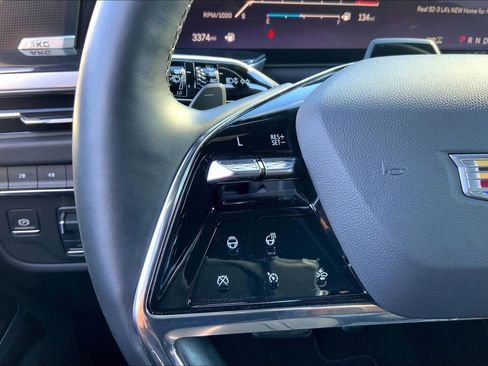 Used 2025 Cadillac Escalade ESV Sport w/ Touring Package image 23